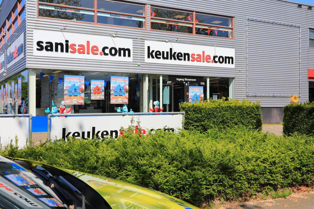 Klant Sanisale steekt verkoper neer