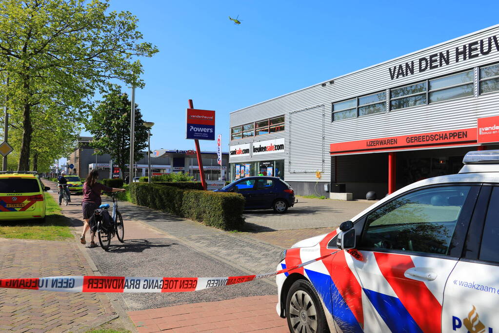 Klant Sanisale steekt verkoper neer