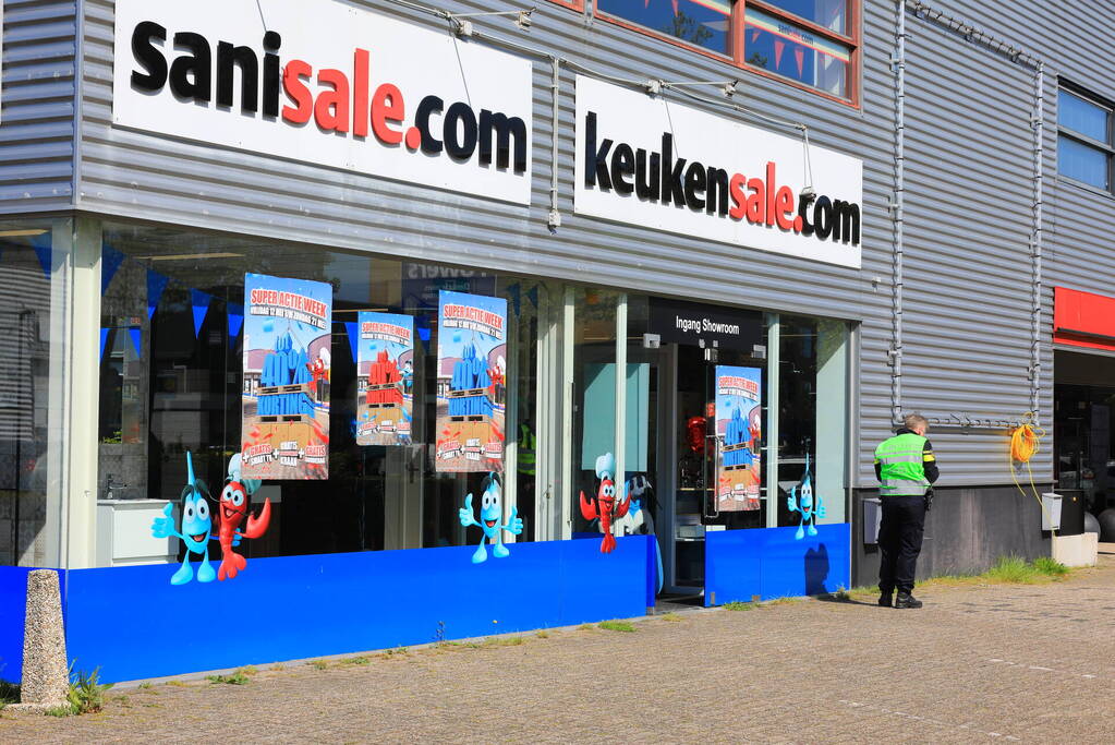 Klant Sanisale steekt verkoper neer