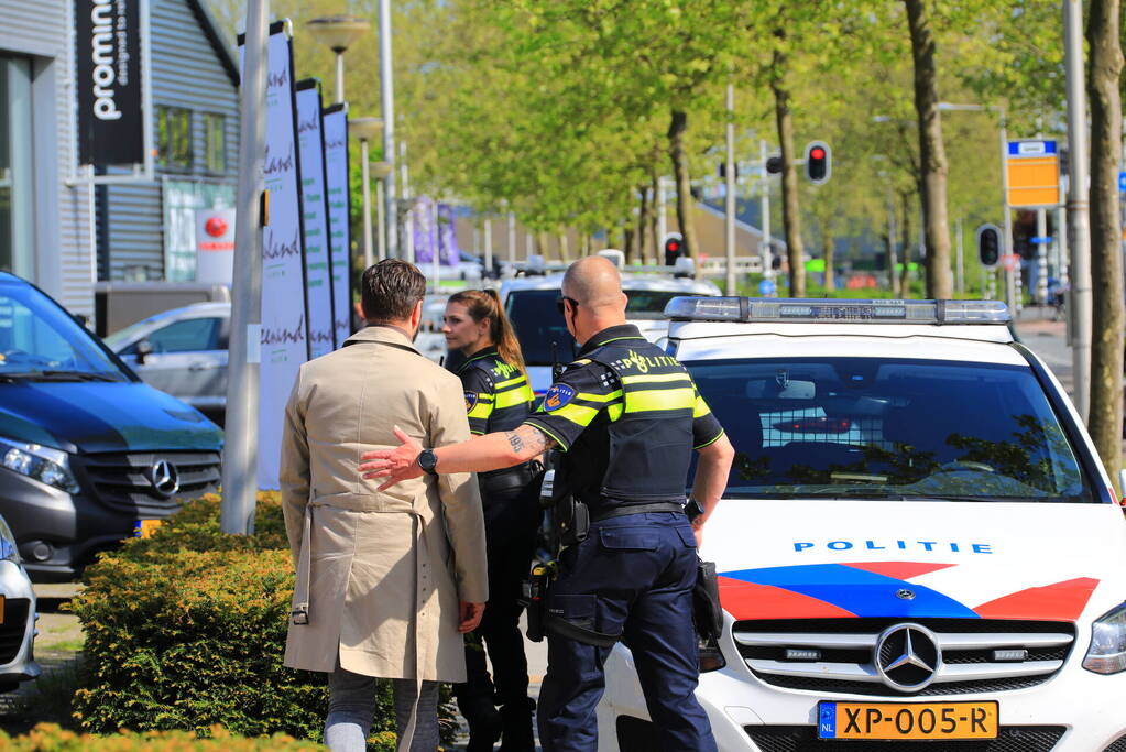 Klant Sanisale steekt verkoper neer