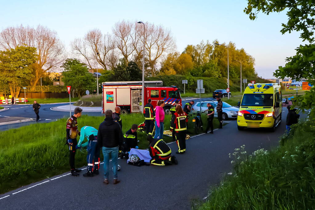 Brommerrijder en wielrenner ten val na botsing