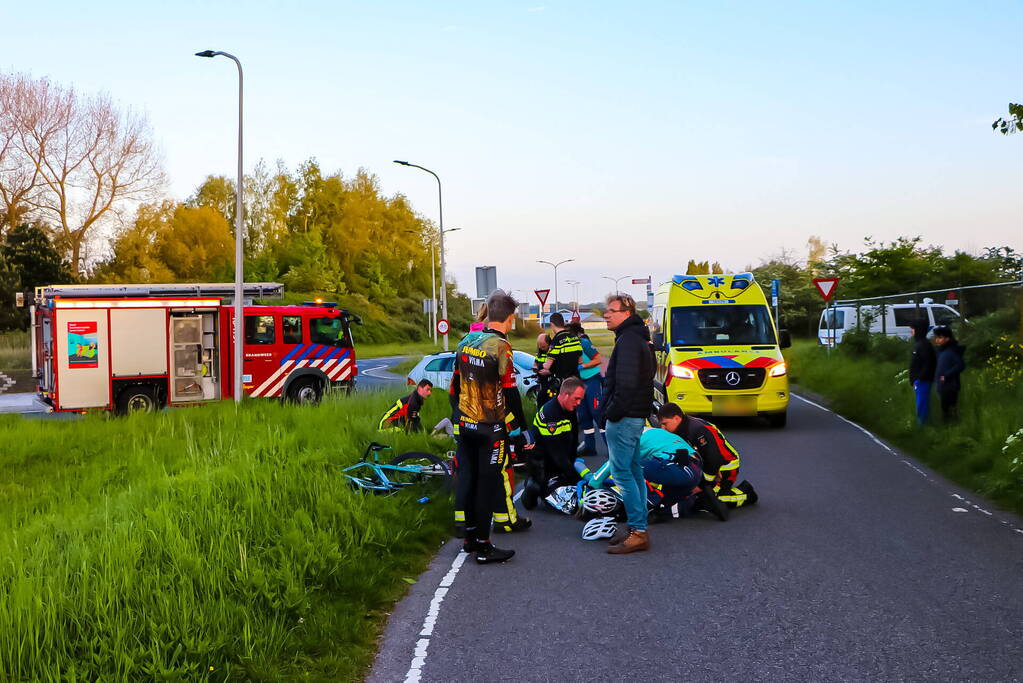 Brommerrijder en wielrenner ten val na botsing