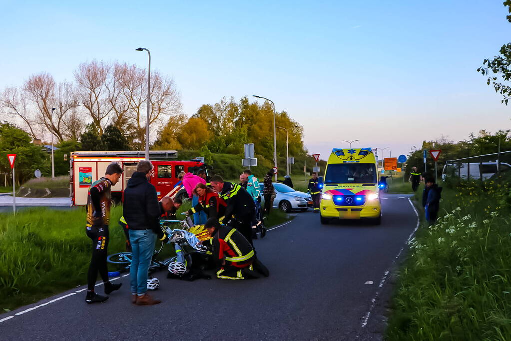 Brommerrijder en wielrenner ten val na botsing
