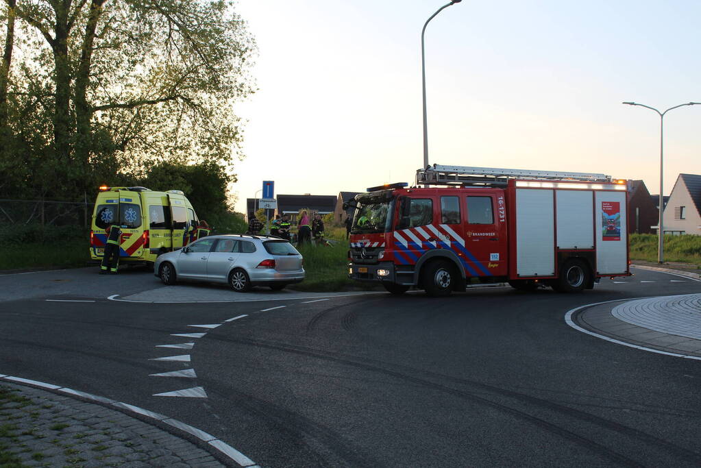 Brommerrijder en wielrenner ten val na botsing