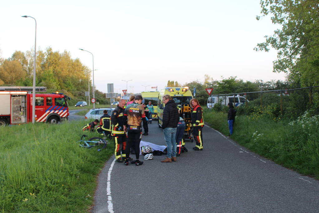 Brommerrijder en wielrenner ten val na botsing
