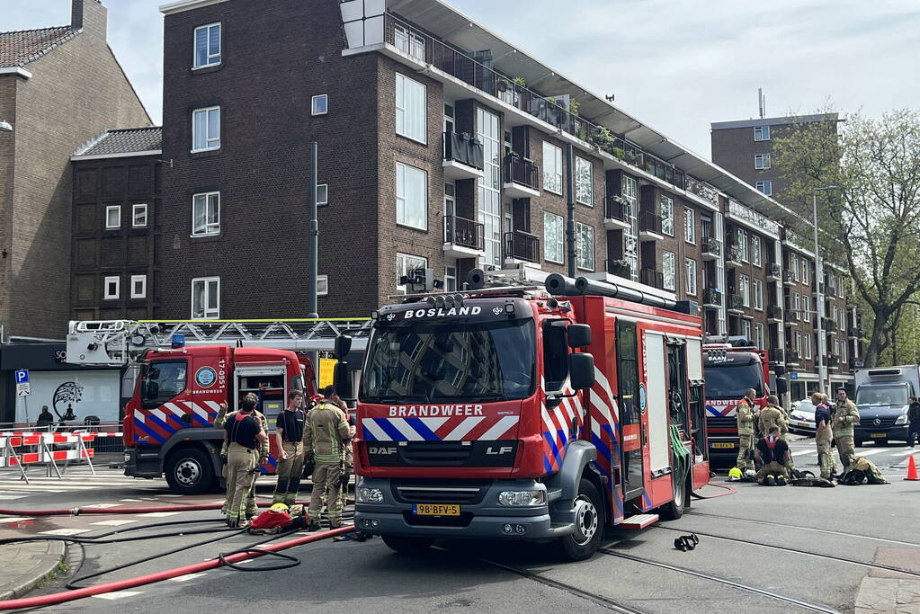 Versnijdingspand en meerdere vuurwapens aangetroffen na brand