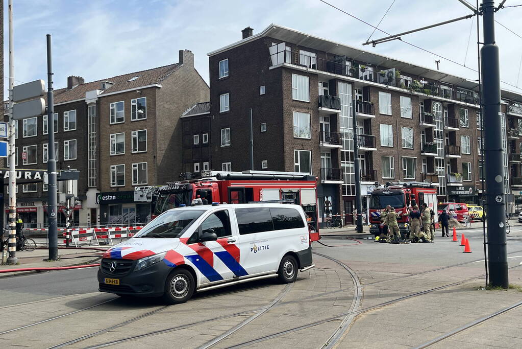 Versnijdingspand en meerdere vuurwapens aangetroffen na brand