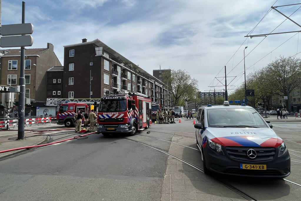 Versnijdingspand en meerdere vuurwapens aangetroffen na brand