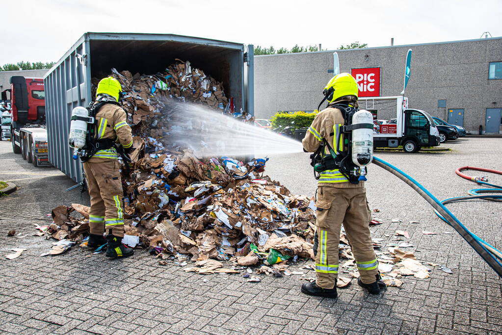 Brand in perscontainer met papier
