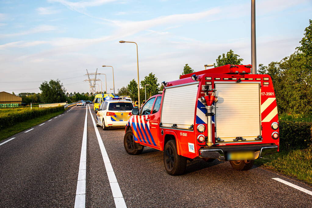 Scooterrijder ernstig gewond na frontale botsing tegen boom