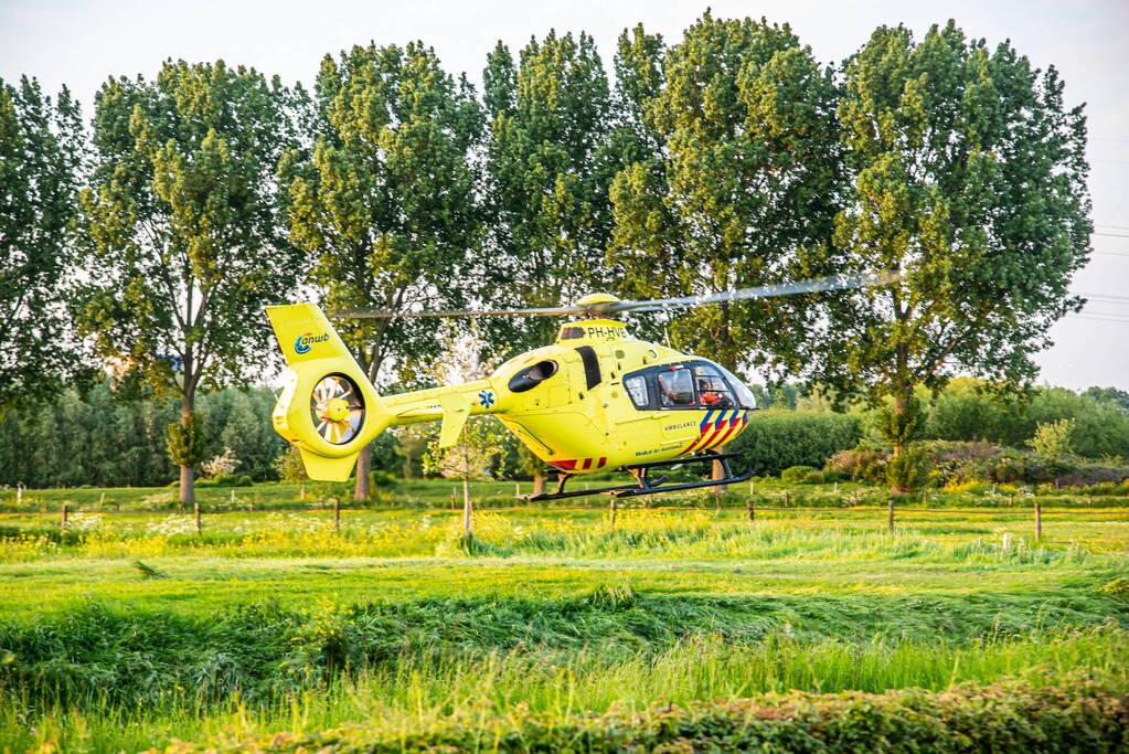 Scooterrijder ernstig gewond na frontale botsing tegen boom