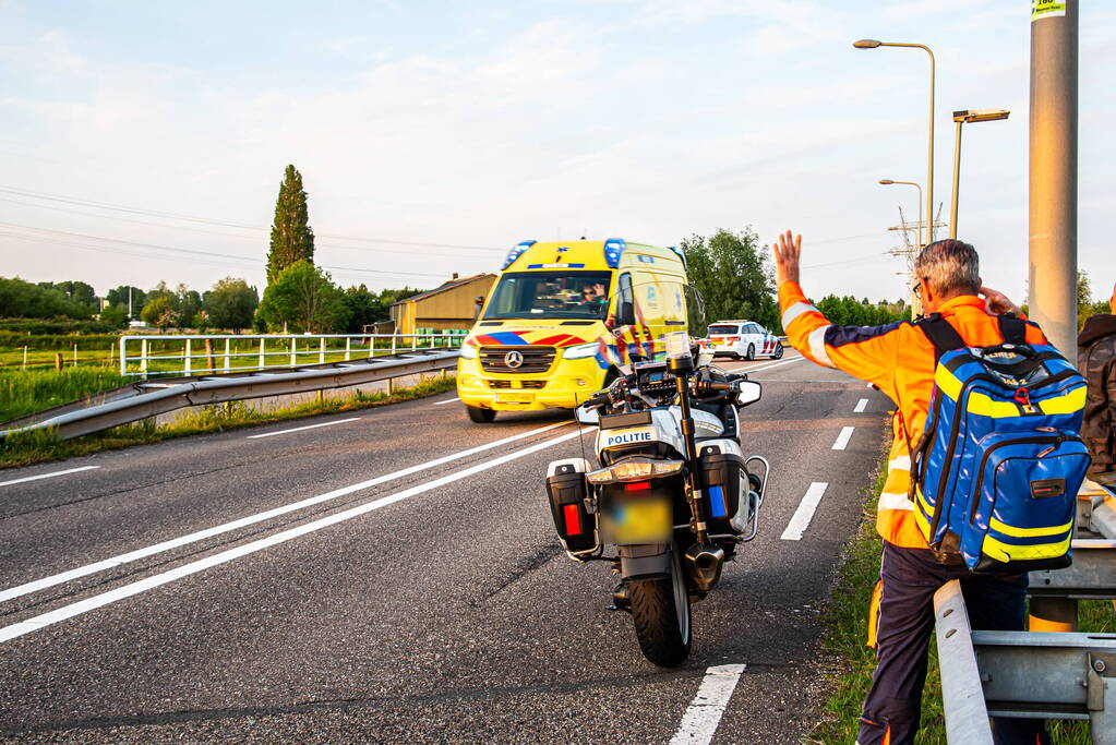 Scooterrijder ernstig gewond na frontale botsing tegen boom
