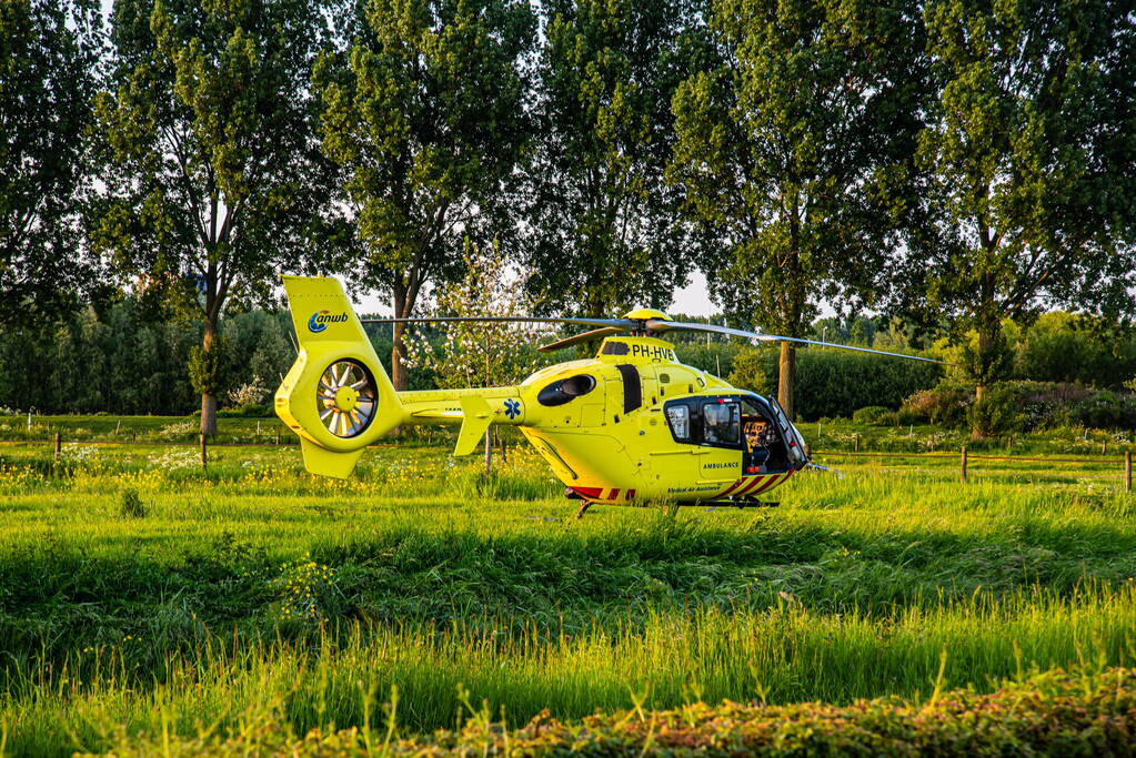Scooterrijder ernstig gewond na frontale botsing tegen boom