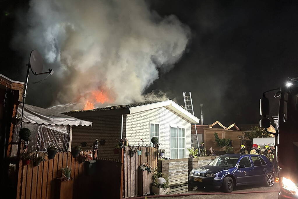 Felle brand verwoest woonwagen