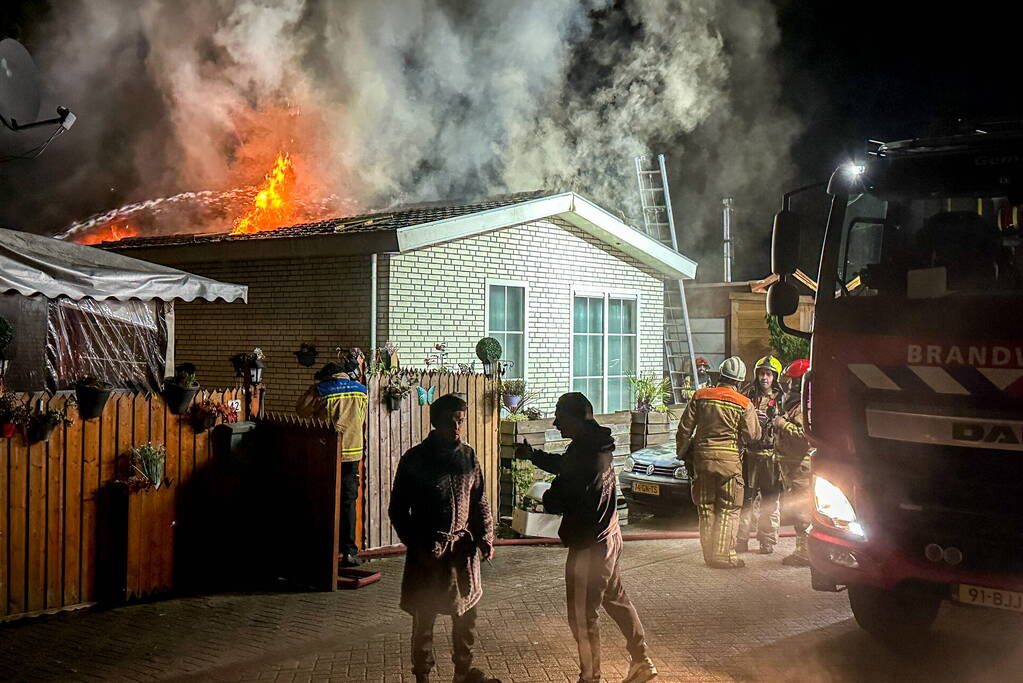 Felle brand verwoest woonwagen