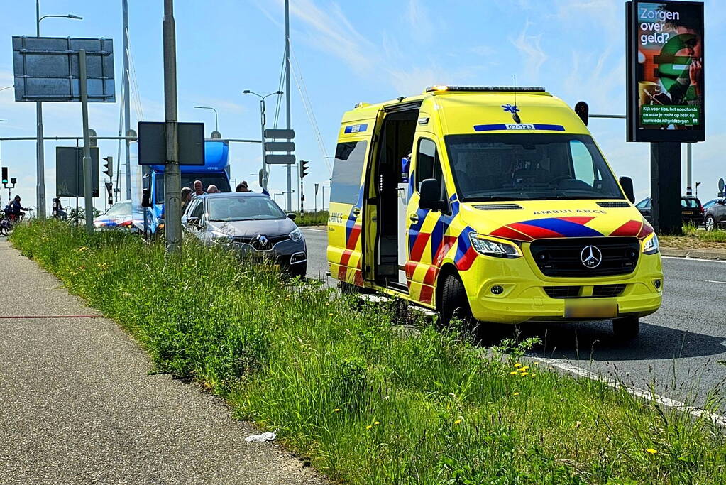 Bakwagen en personenauto betrokken bij kettingbotsing