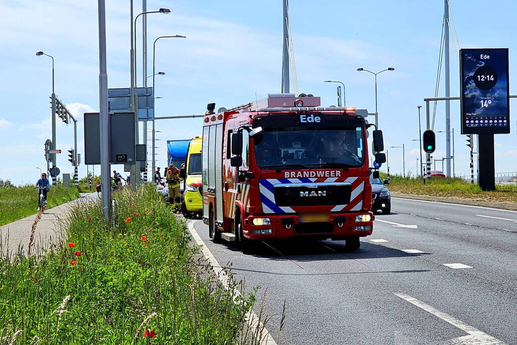 Bakwagen en personenauto betrokken bij kettingbotsing