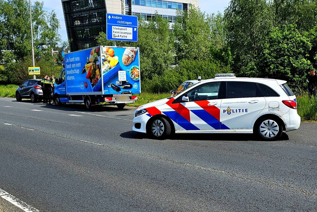 Bakwagen en personenauto betrokken bij kettingbotsing