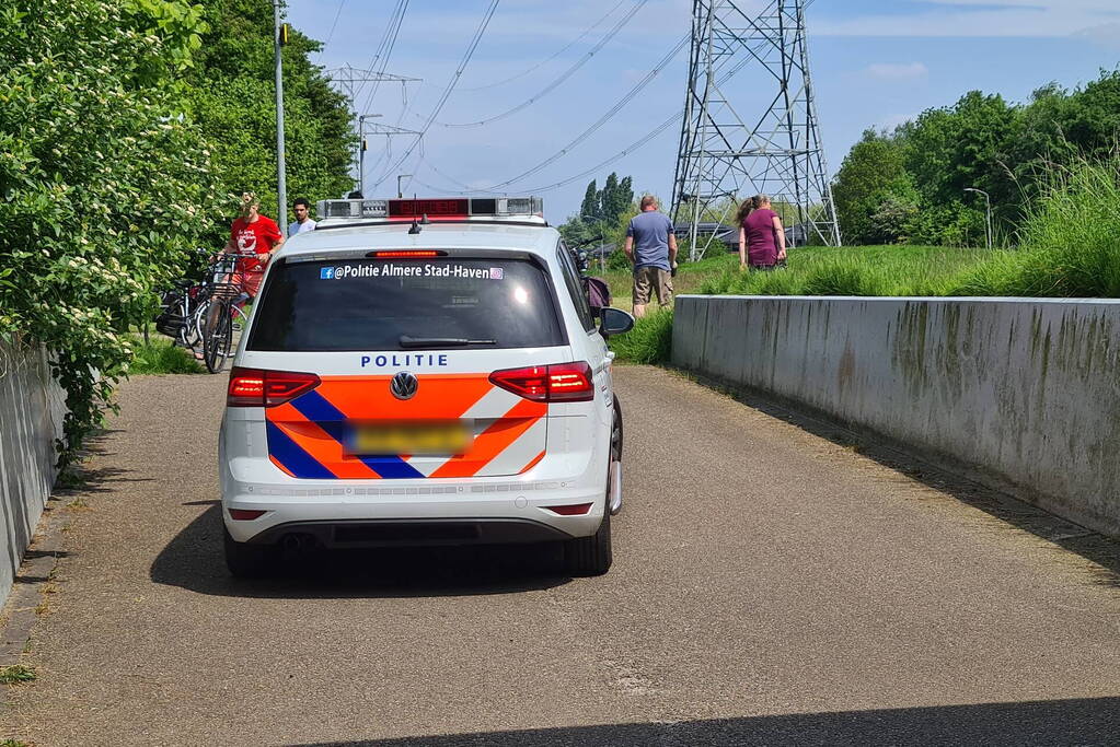 Scooterrijder en fietser frontaal in botsing
