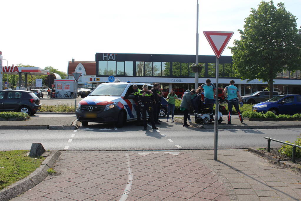 Scootmobiel aangereden bij oversteken