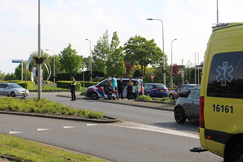 Scootmobiel aangereden bij oversteken