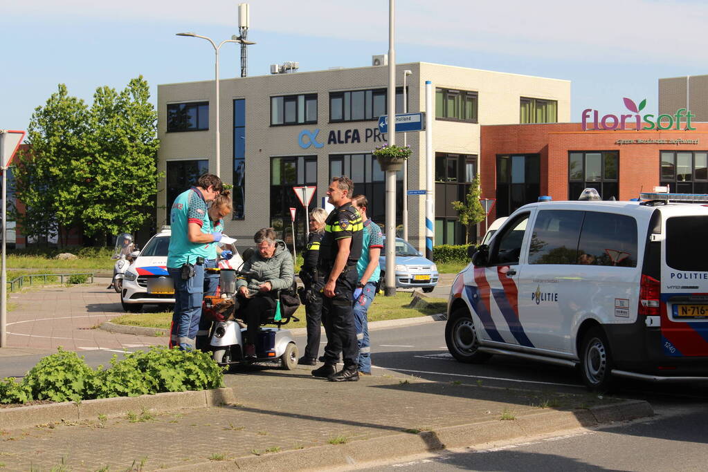 Scootmobiel aangereden bij oversteken