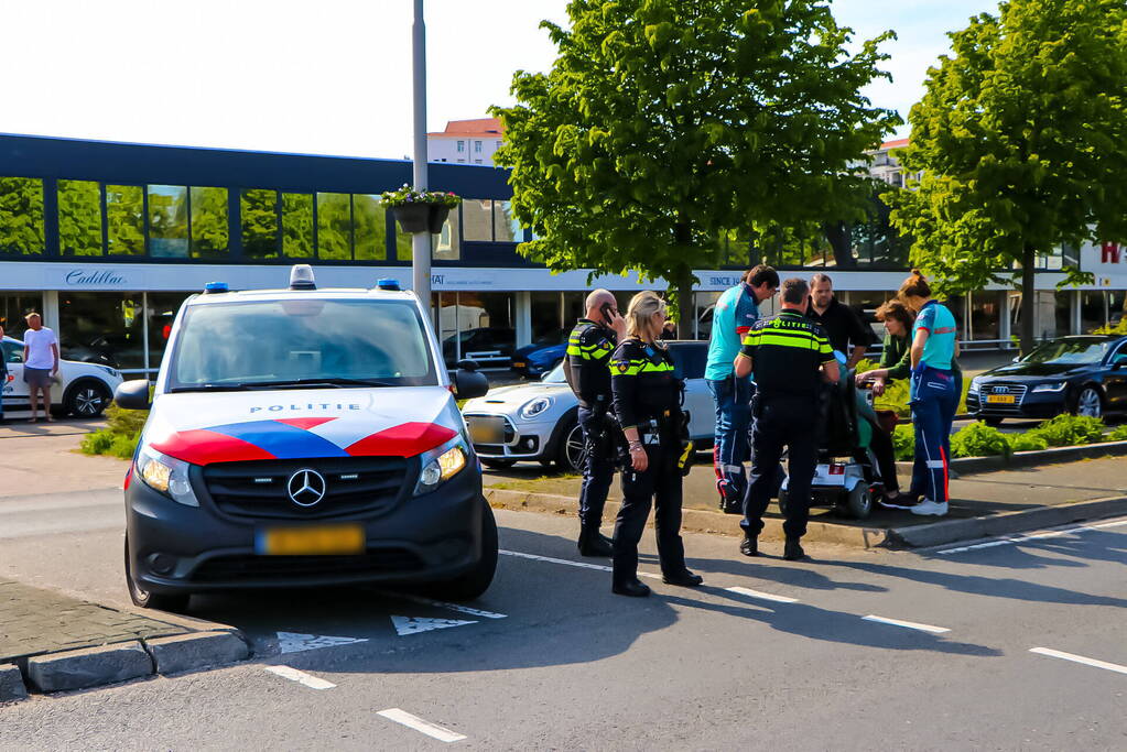 Scootmobiel aangereden bij oversteken