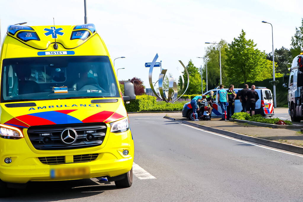 Scootmobiel aangereden bij oversteken