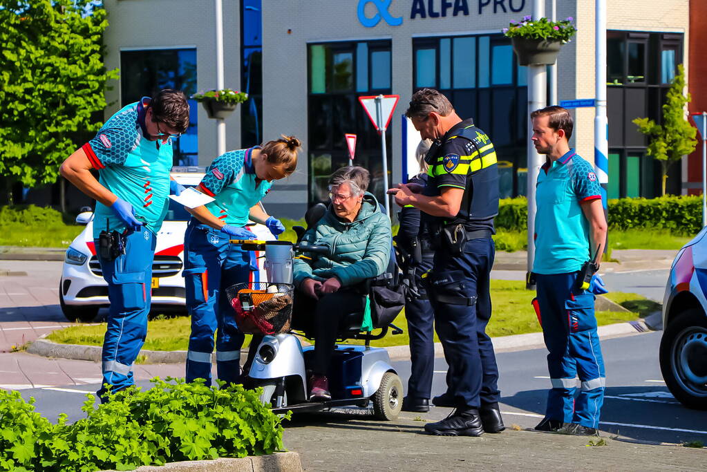 Scootmobiel aangereden bij oversteken