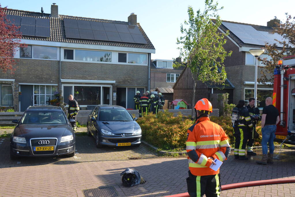 Hevige brand in keuken van woning