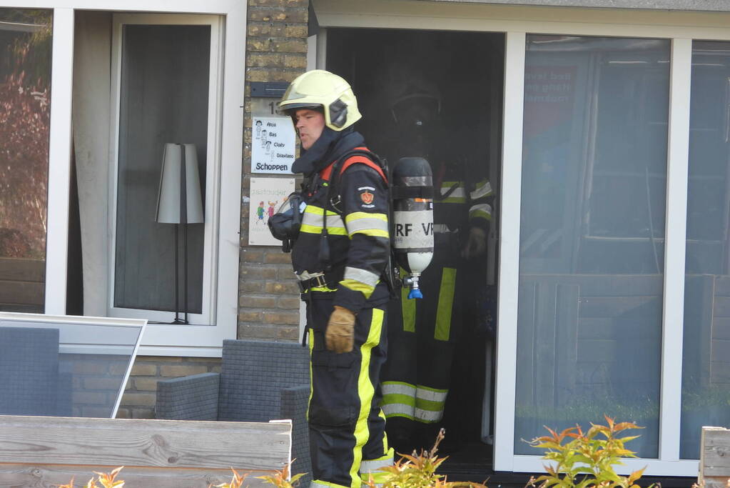 Hevige brand in keuken van woning