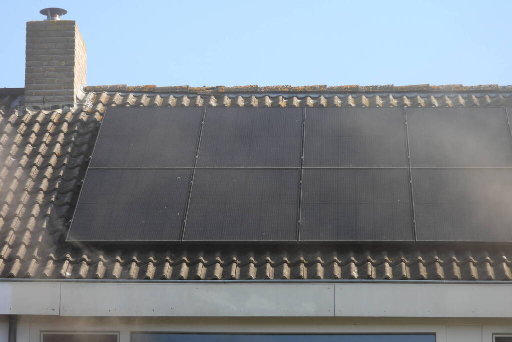 Hevige brand in keuken van woning