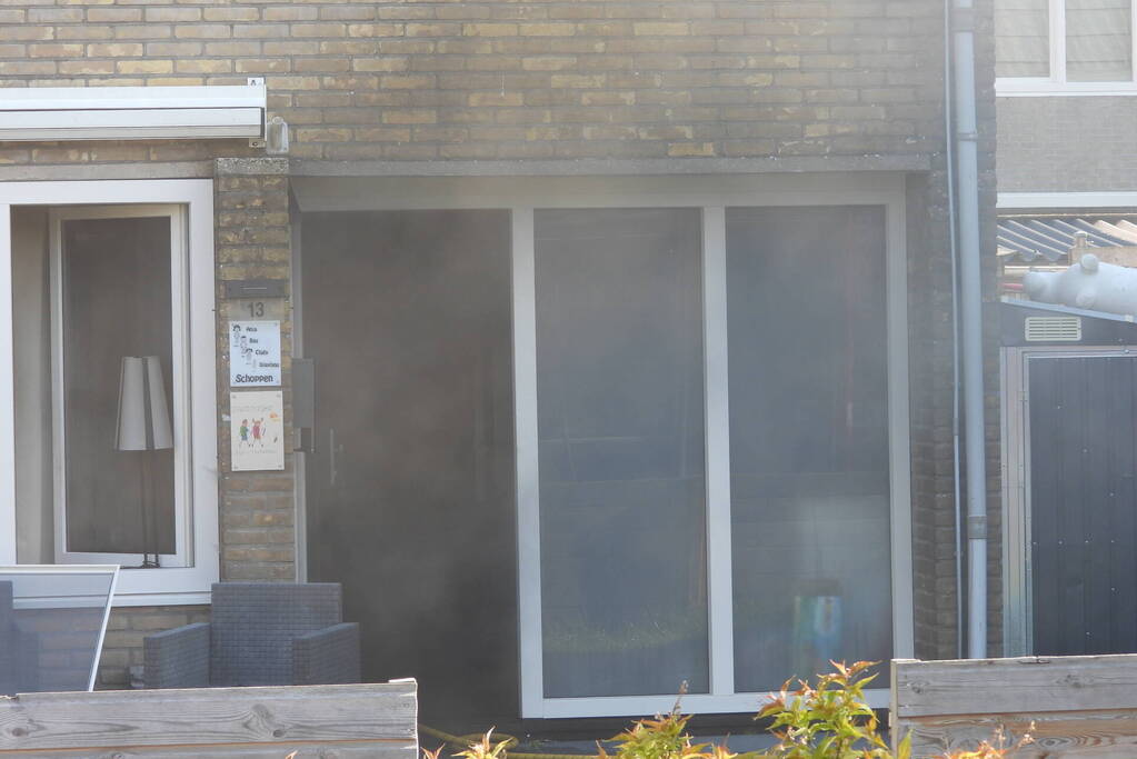 Hevige brand in keuken van woning