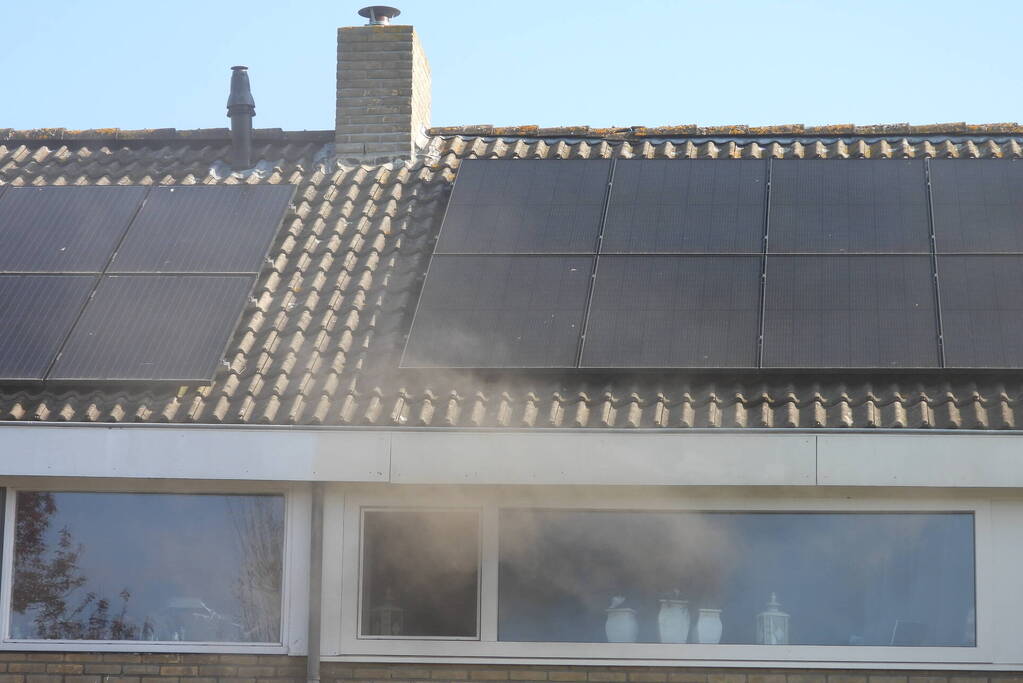 Hevige brand in keuken van woning