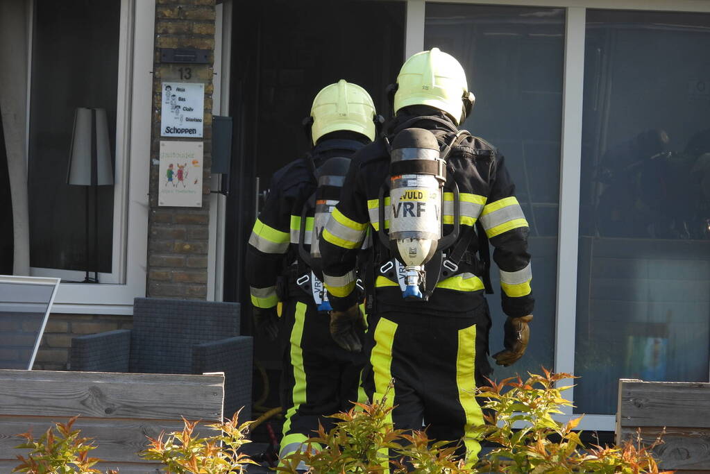 Hevige brand in keuken van woning