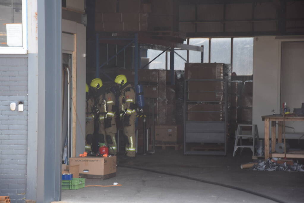 Accu's voor zonnepanelen vatten vlam in loods