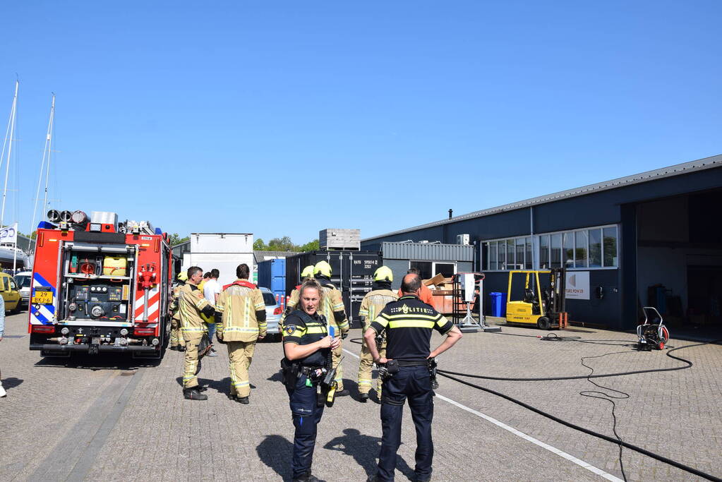 Accu's voor zonnepanelen vatten vlam in loods
