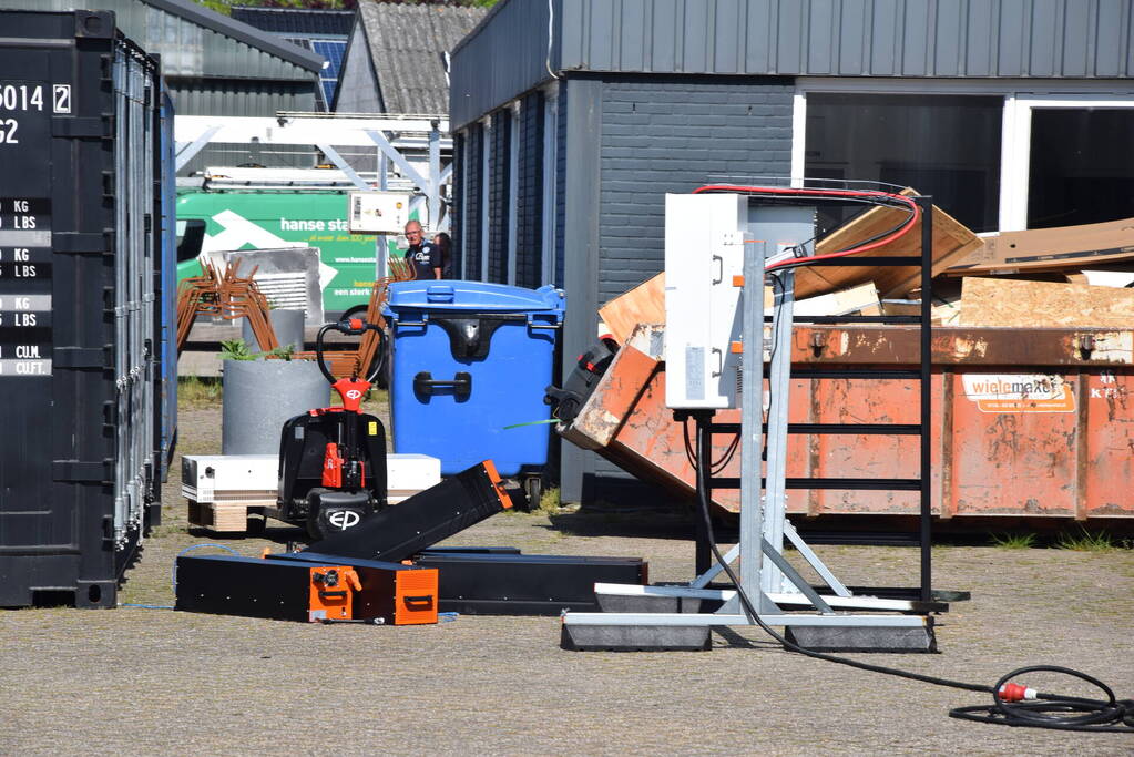 Accu's voor zonnepanelen vatten vlam in loods