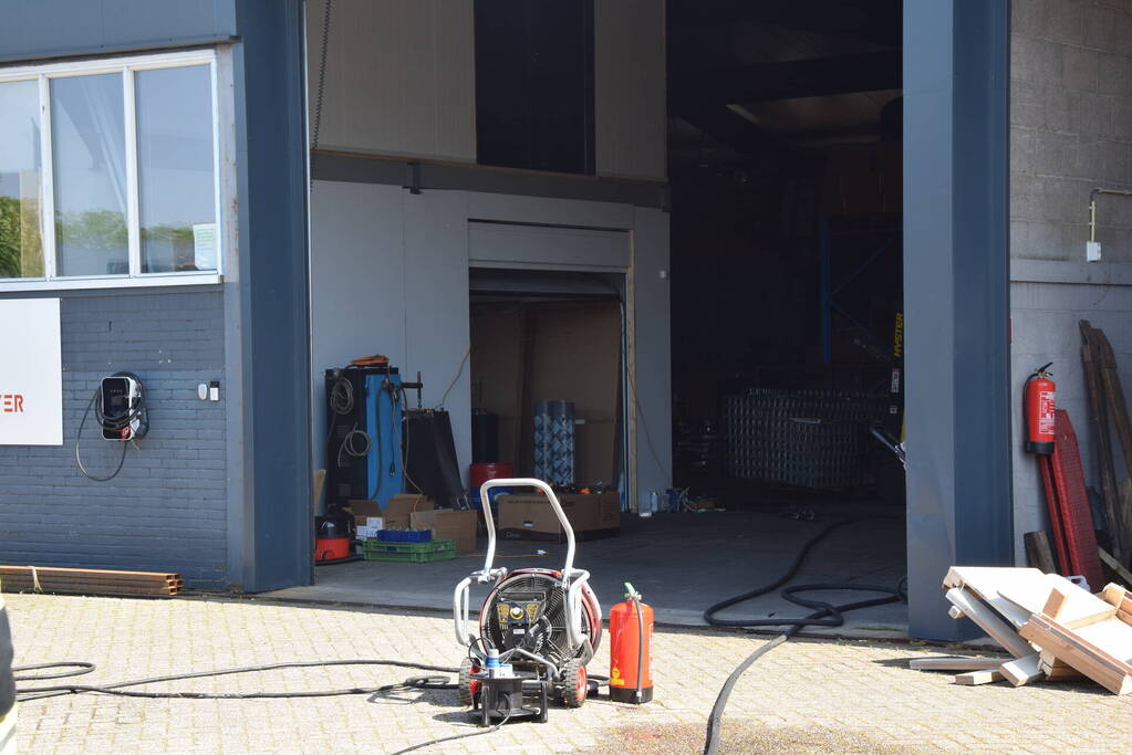 Accu's voor zonnepanelen vatten vlam in loods