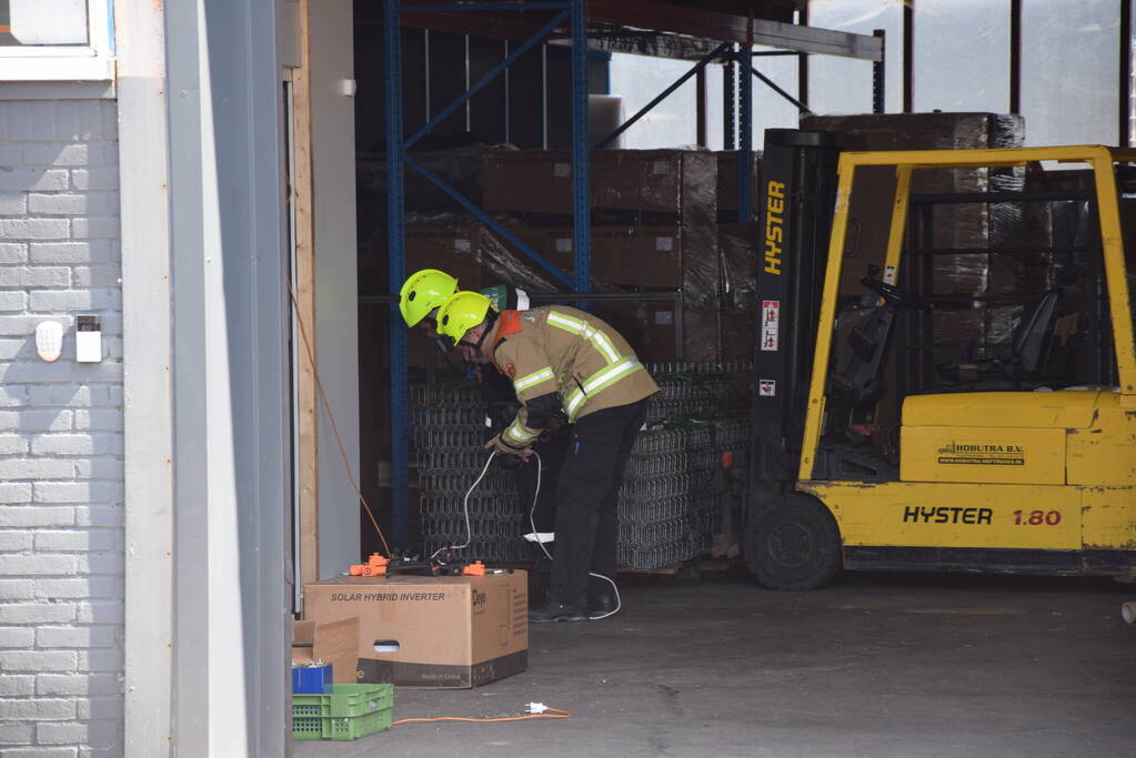 Accu's voor zonnepanelen vatten vlam in loods