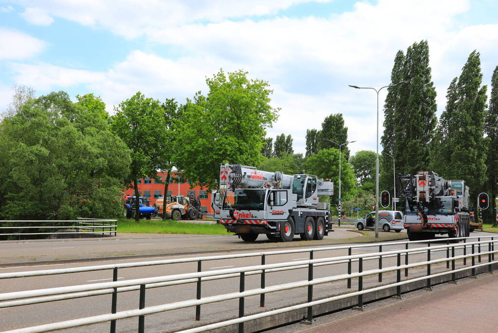 Giertank met 7000 liter stront gekanteld