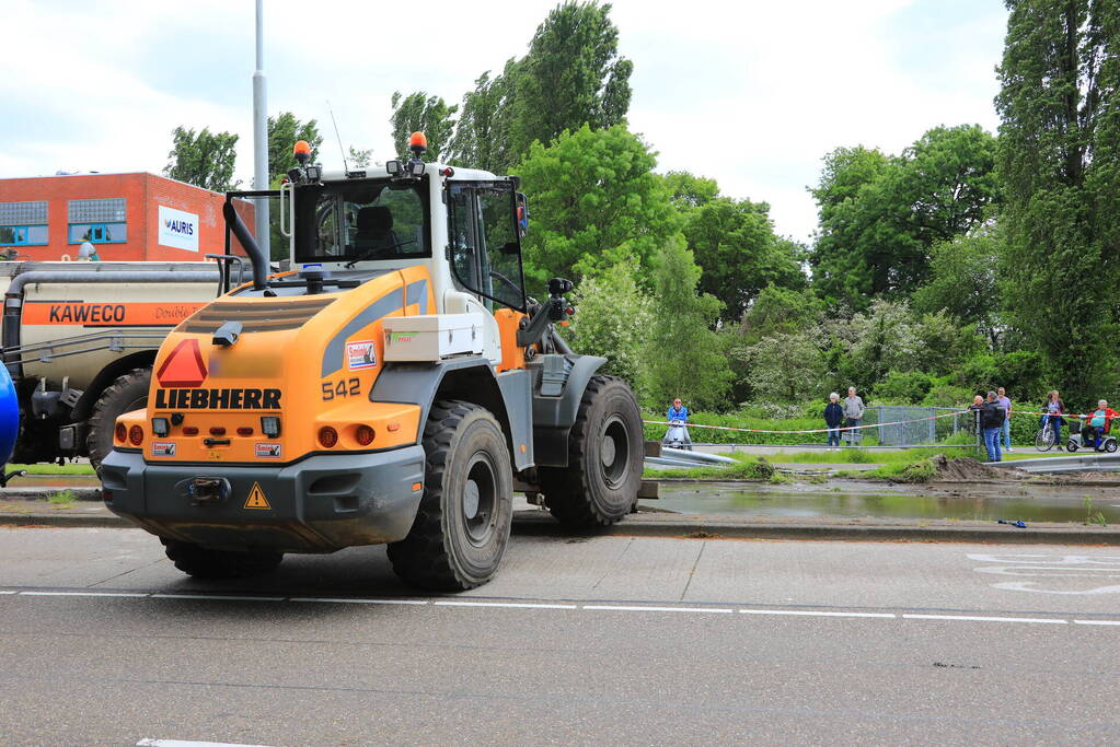 Giertank met 7000 liter stront gekanteld