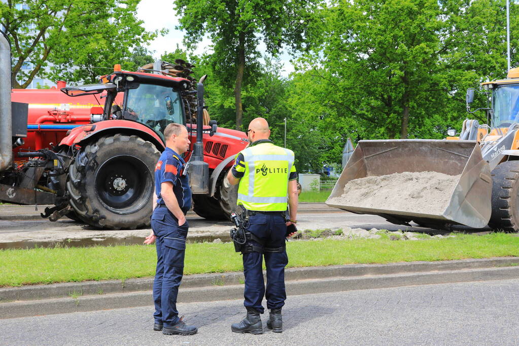 Giertank met 7000 liter stront gekanteld