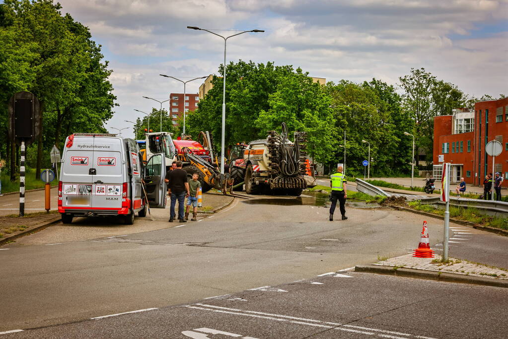 Giertank met 7000 liter stront gekanteld