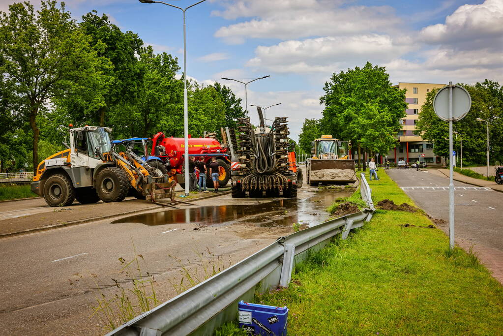 Giertank met 7000 liter stront gekanteld