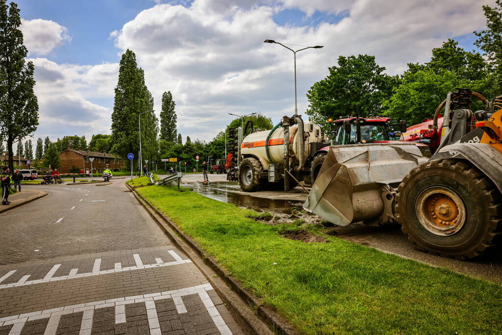 Giertank met 7000 liter stront gekanteld