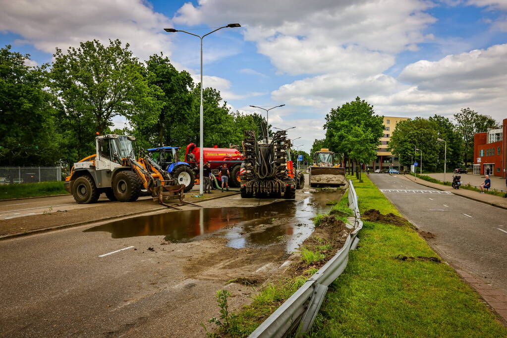 Giertank met 7000 liter stront gekanteld