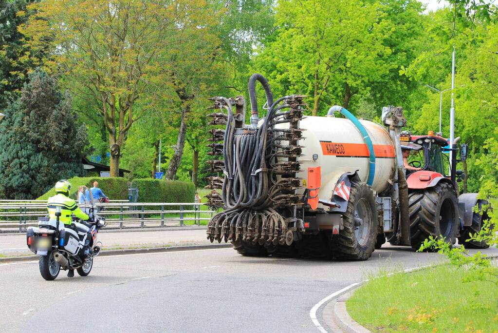 Giertank met 7000 liter stront gekanteld