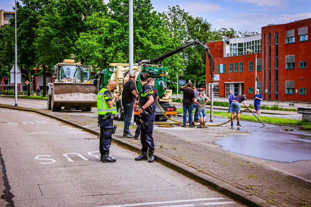 Giertank met 7000 liter stront gekanteld