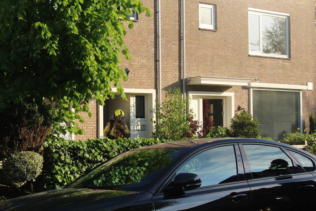 Brandweer ingezet voor keukenbrand, woningen ontruimd